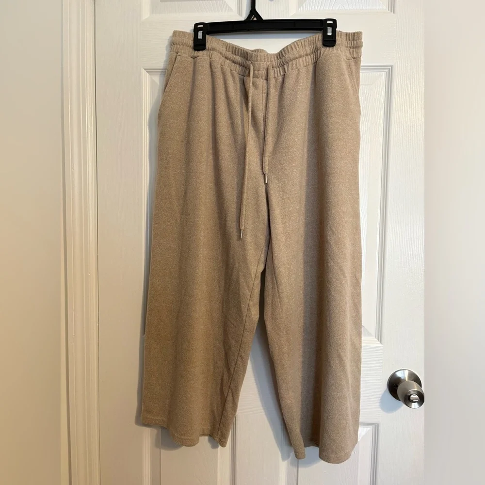 Time and Tru Wide Leg Hacci Pants Pull-on Comfy & cozy stretchy tan cropped - Picture 2 of 8